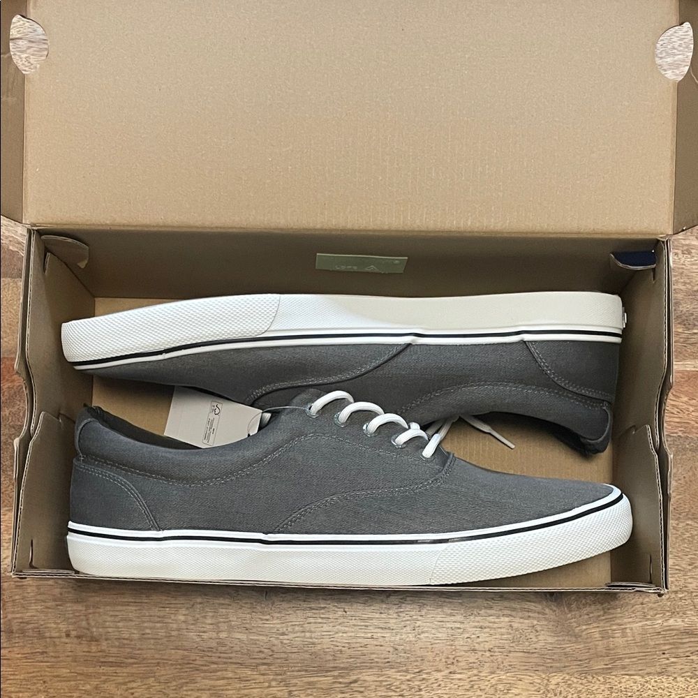 Izod Men’s Memory Foam Gray Canvas Sneakers